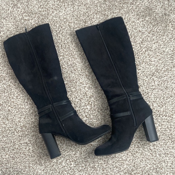 Women’s Boots - Picture 2 of 3